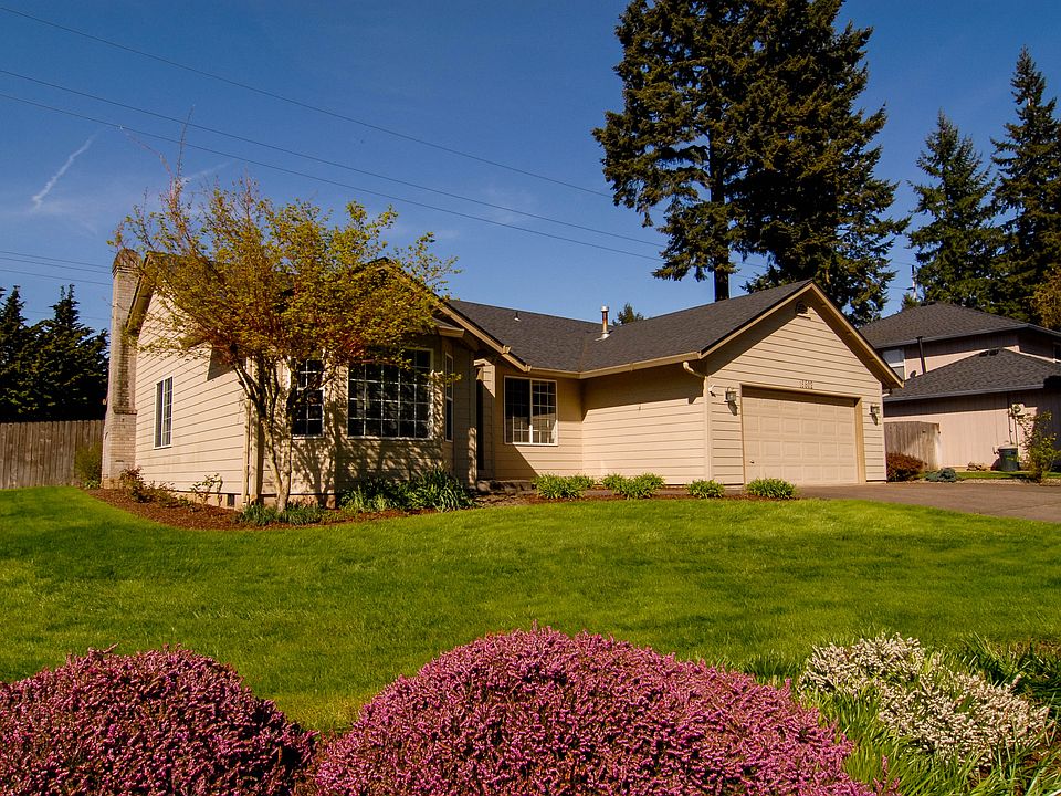 1st image of 15802 NE 27th Cir