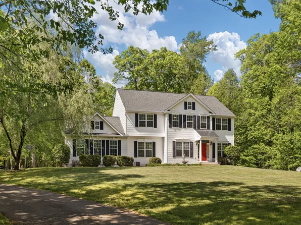 201 Gentle Breeze Cir, Fredericksburg, VA 22406