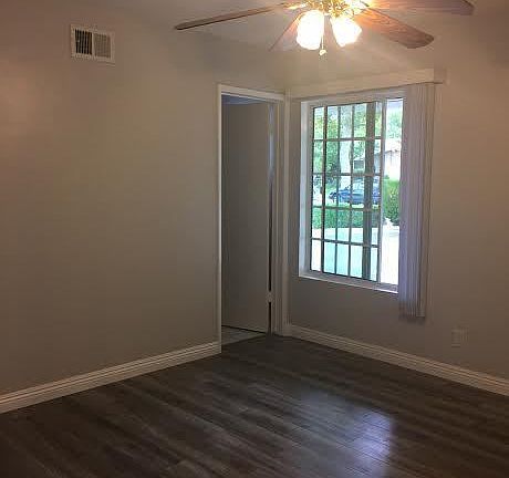 3rd image of 2851 Selby Ave