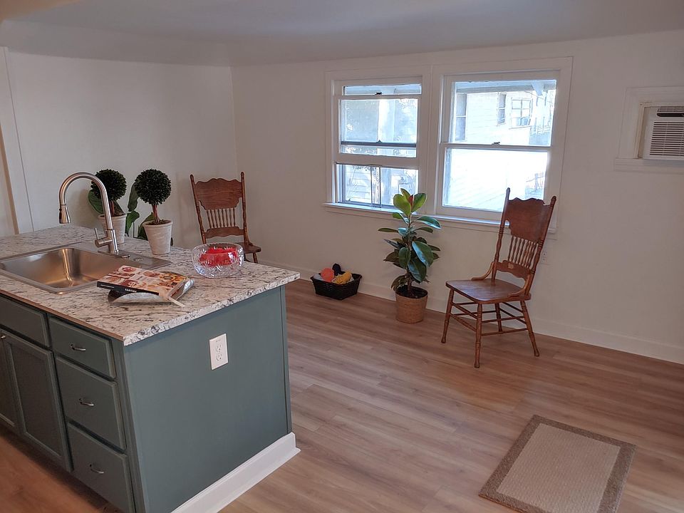 Wide angle living area/kitchen island
