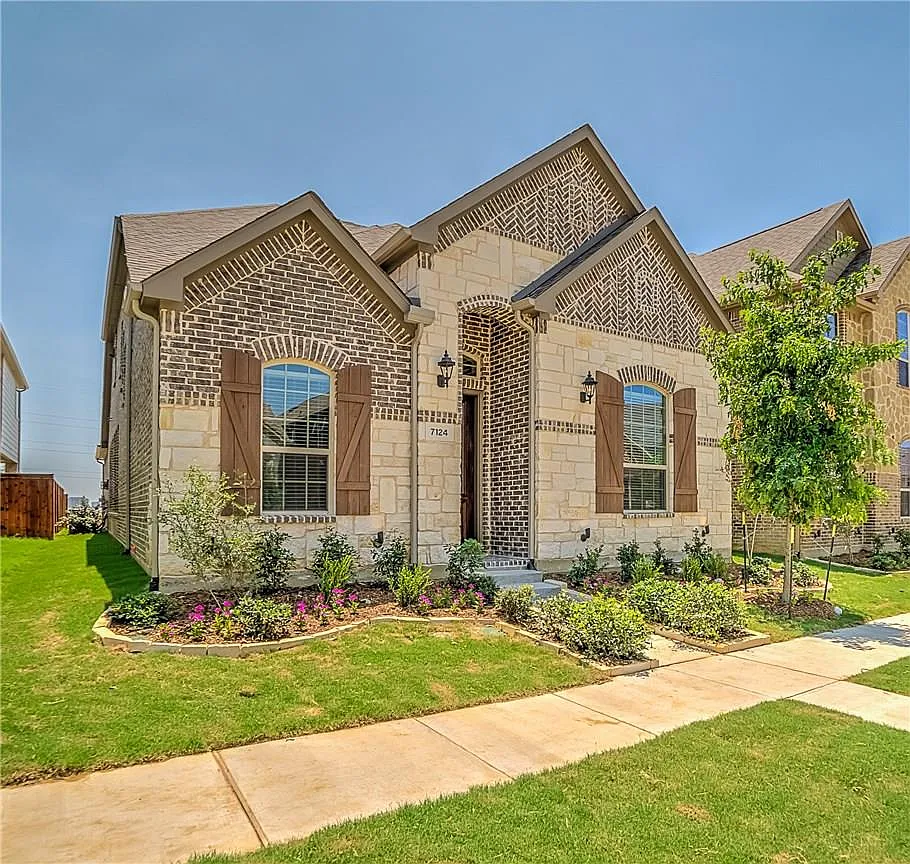 3 bed, 2452 sqft, $3,000 — Photo 1