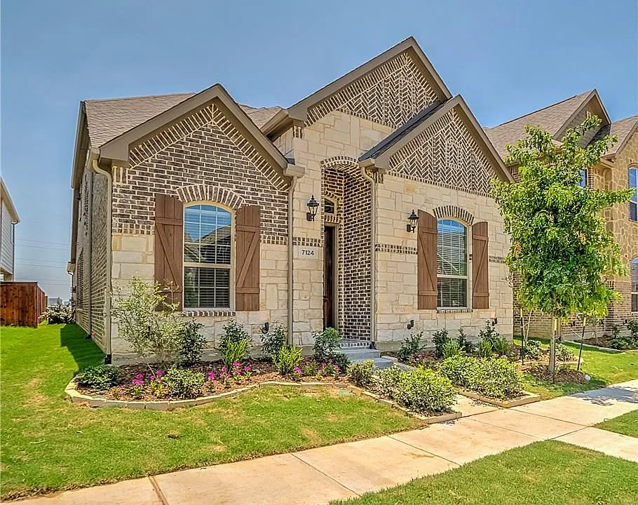 7124 Isle Royal Ln