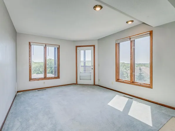 4170 Hilltop Ln APT 302, Eagan, MN 55123
