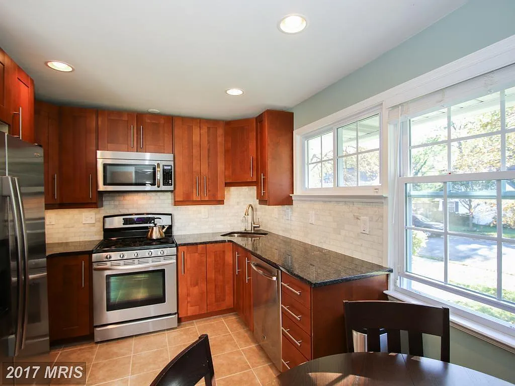 4 bed, 1200 sqft, $3,225 — Photo 4