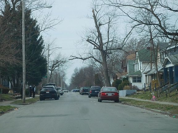 4th image of 1362 Loretta Ave