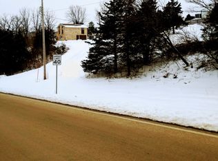 20109 Park Hollow Rd, Durango, IA 52039