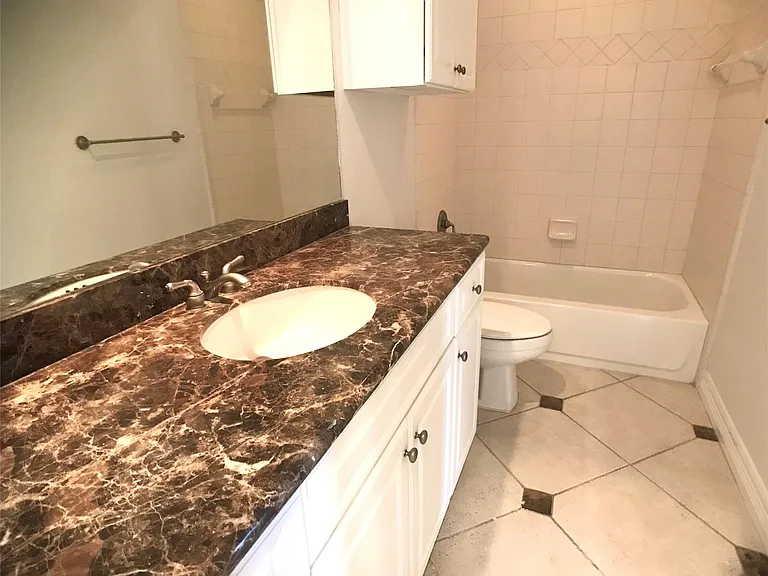 2104 Bancroft St — Photo 15