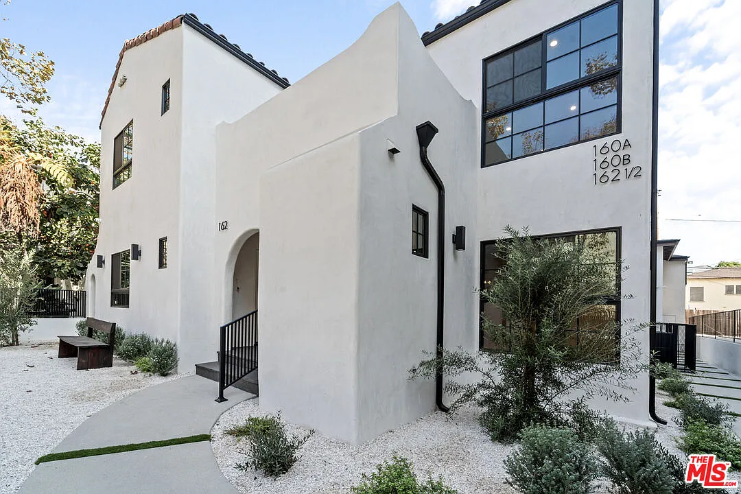 2 bed, 1000 sqft, $5,450 — Photo 1