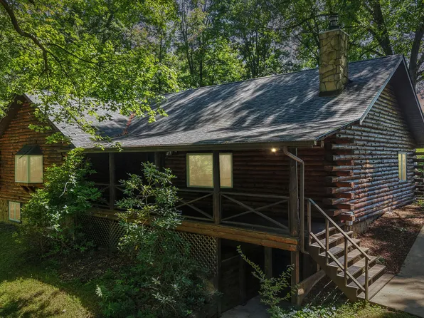 168 Airlane Dr, Hookstown, PA 15050
