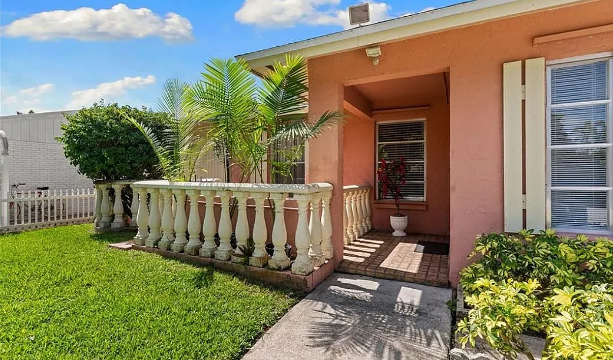 3 bed, 1993 sqft, $3,450 — Photo 2