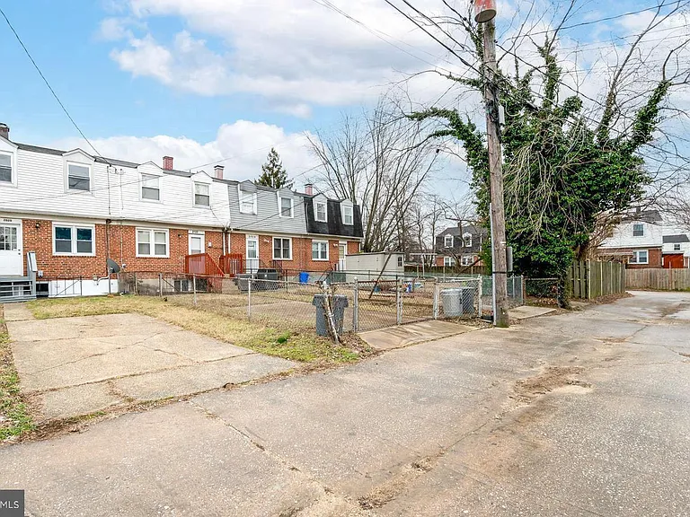 2020 Dineen Dr — Photo 28