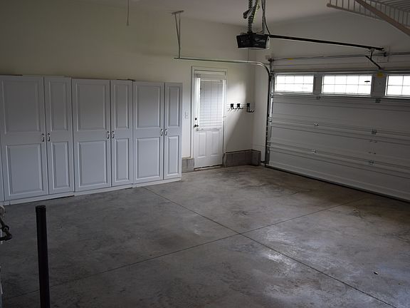 Attached 2 car garage 
