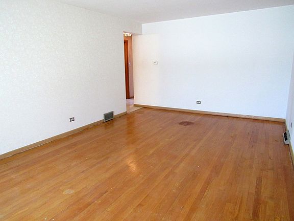 4th image of 2821 W 101st Pl