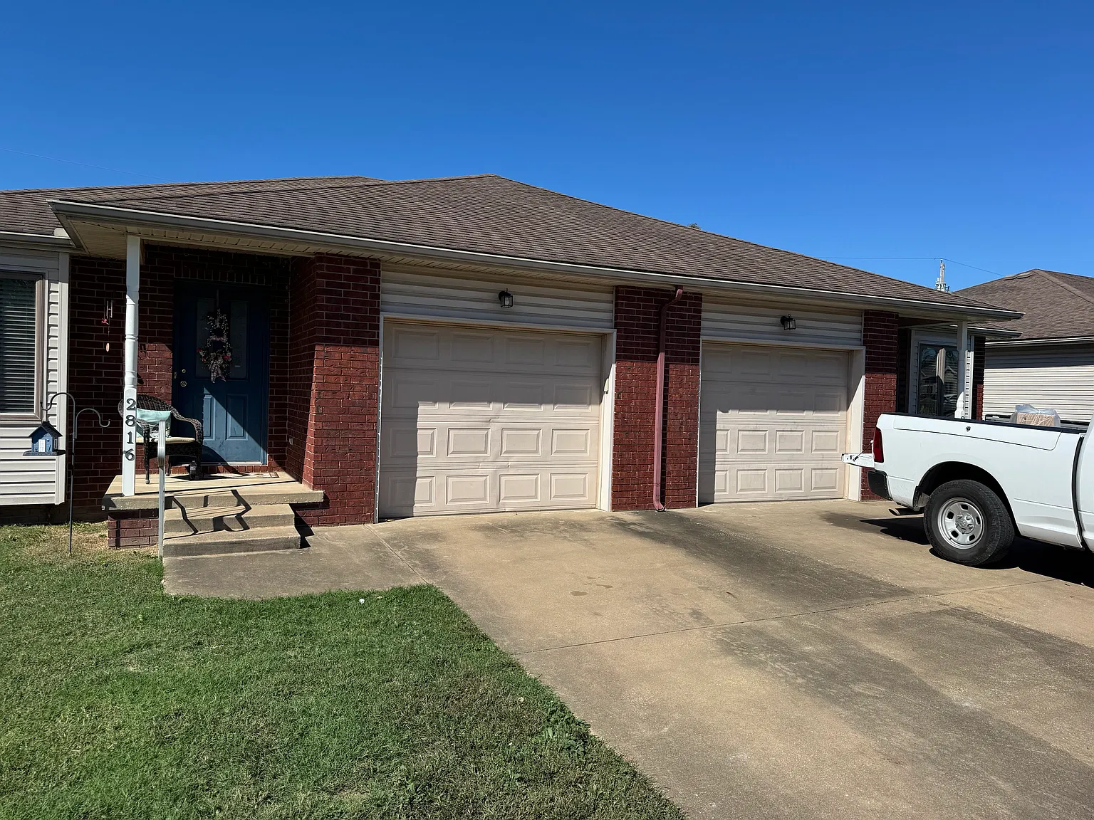 2 bed, $895 — Photo 1