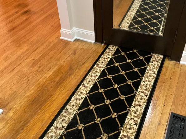 9560 Charest St, Hamtramck, MI 48212