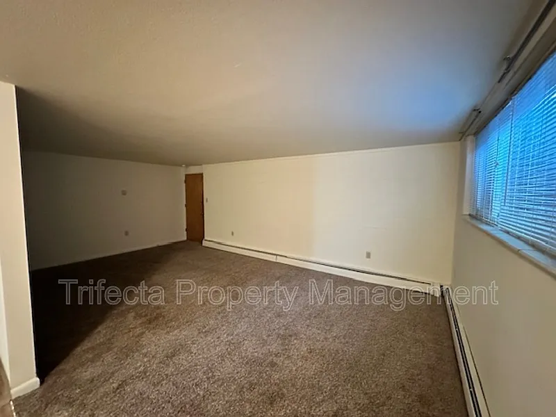 2 bed, 1.0 bath, 900 sqft, $1,345 — Photo 3