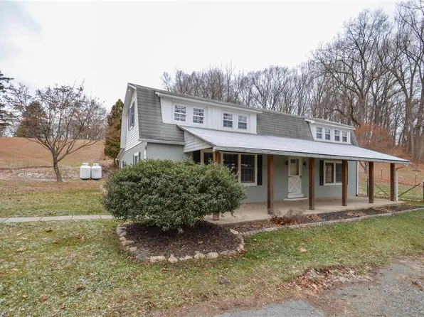 21 W Adams Ln, Alburtis, PA 18011