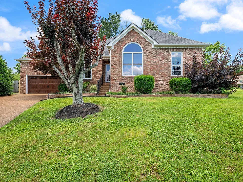 2810 Rose Hill Ln