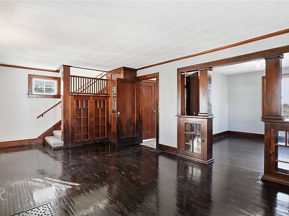 5th image of 287 Rochester St