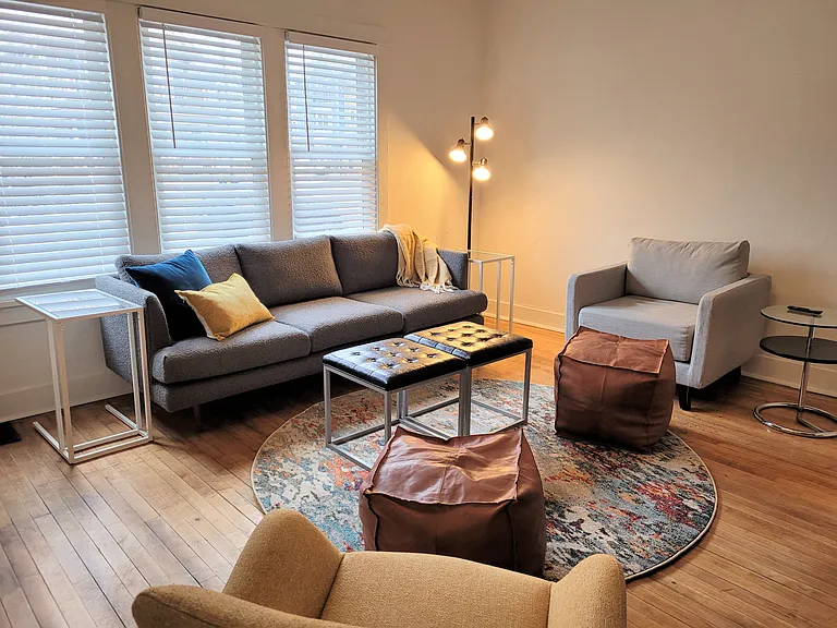 517 E Johnson St — Photo 3