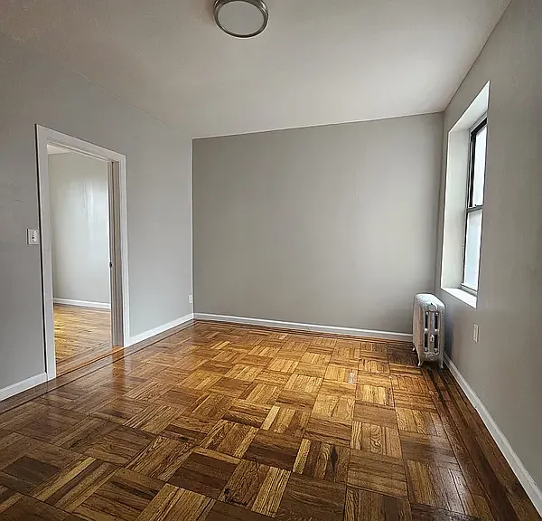 32-52 41st St #4C — Photo 5