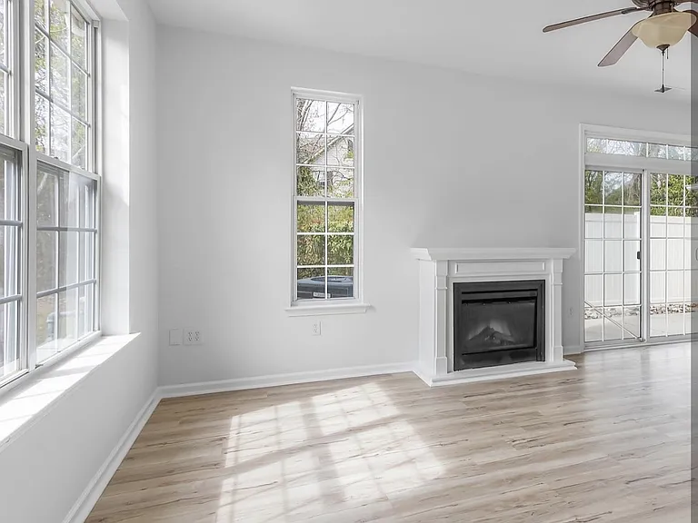 1180 Grace Hill Dr — Photo 6
