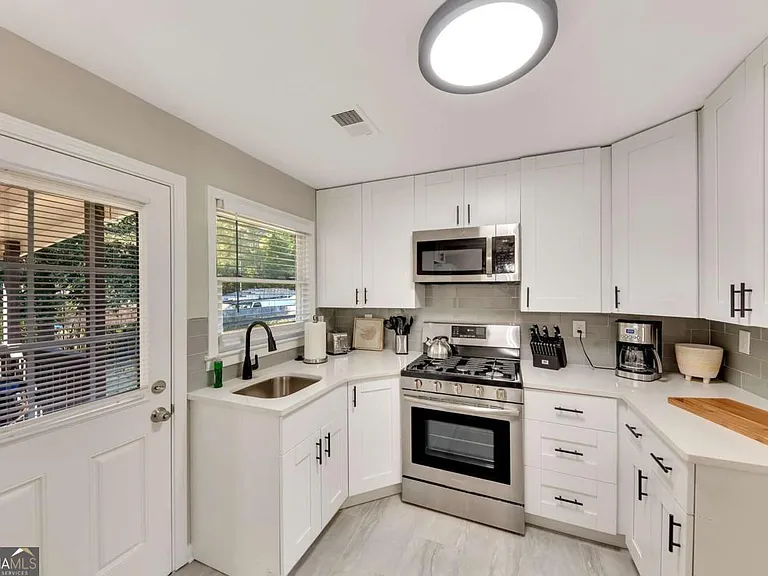 55 Guinn St SW — Photo 16