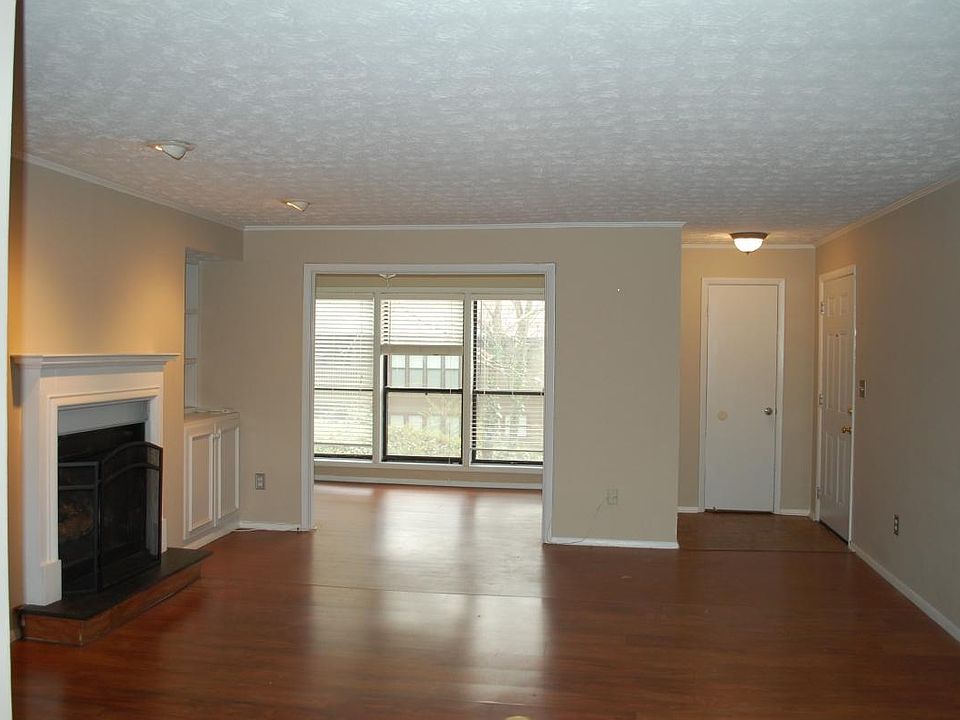 Living area unfurnished