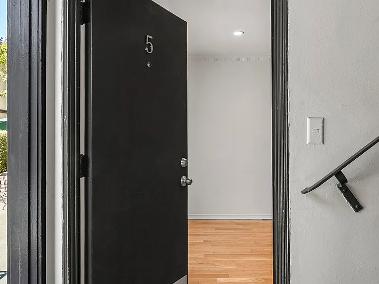 1233 N Harper Ave #5 — Photo 13