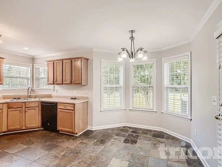 207 Towbridge Dr — Photo 5