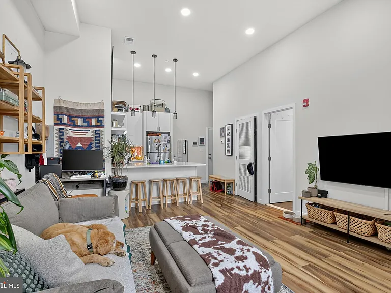 2045 Trenton Ave — Photo 11