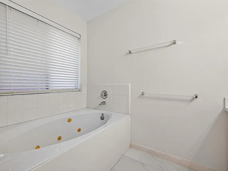 8366 Golf Green Cir — Photo 28