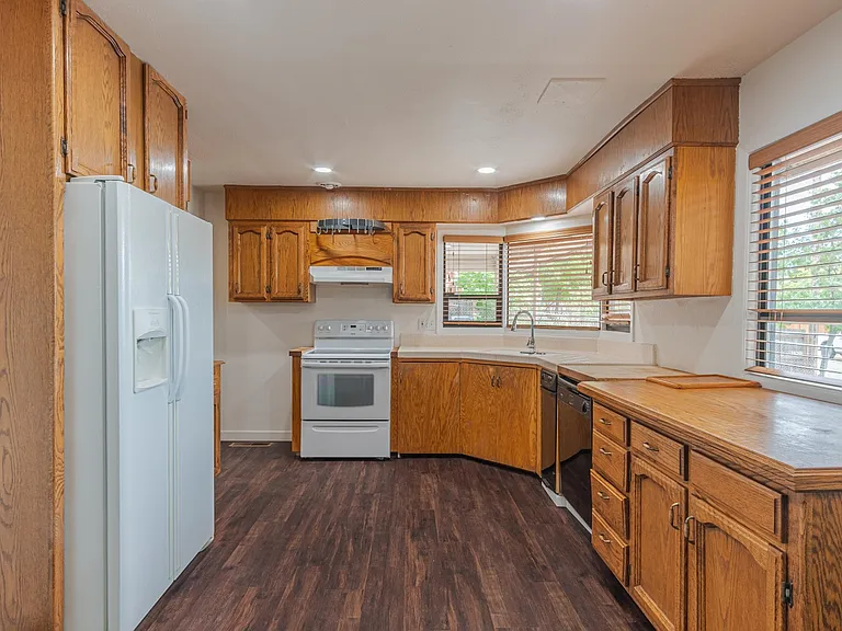 1430 NE Sherman Ln — Photo 13