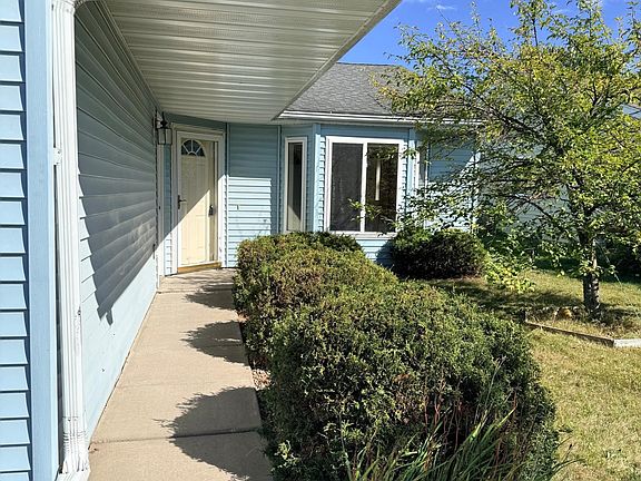 3rd image of 610 Meadows Dr