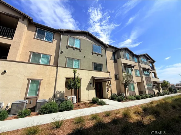 12925 Paradiso Dr #204, Corona, CA 92880