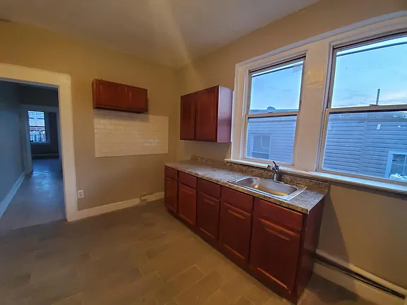 652 N 5th St #3L — photo 2 of 7