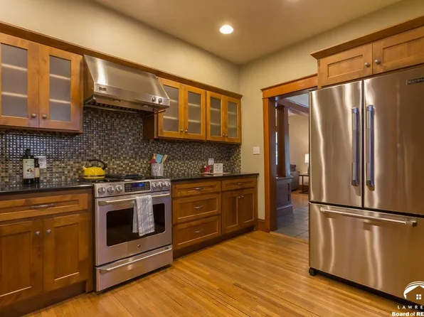 1540 Massachusetts St, Lawrence, KS 66044