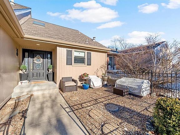 4th image of 448 NE Point Dr