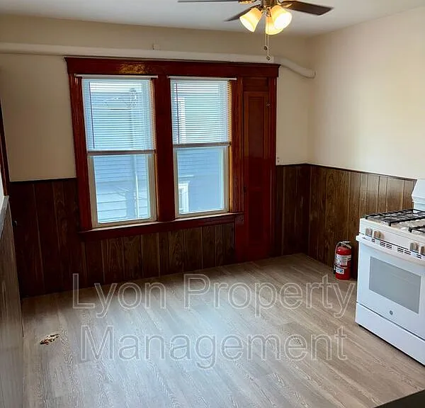 676 Grove St #2F — Photo 4