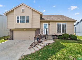 14491 Locust St, Omaha, NE 68116