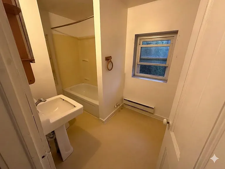 202 Main St #3 — Photo 4