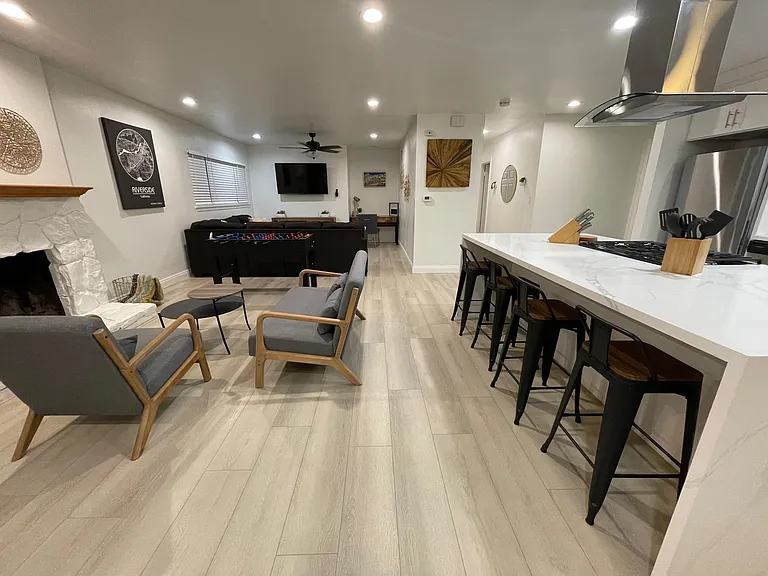 2832 David St — Photo 2