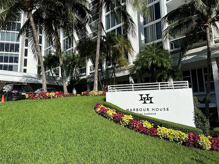 10275 Collins Ave #112 — Photo 4