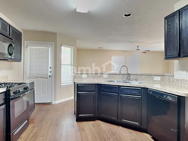 847 Darbydale Crossing Ln — Photo 4