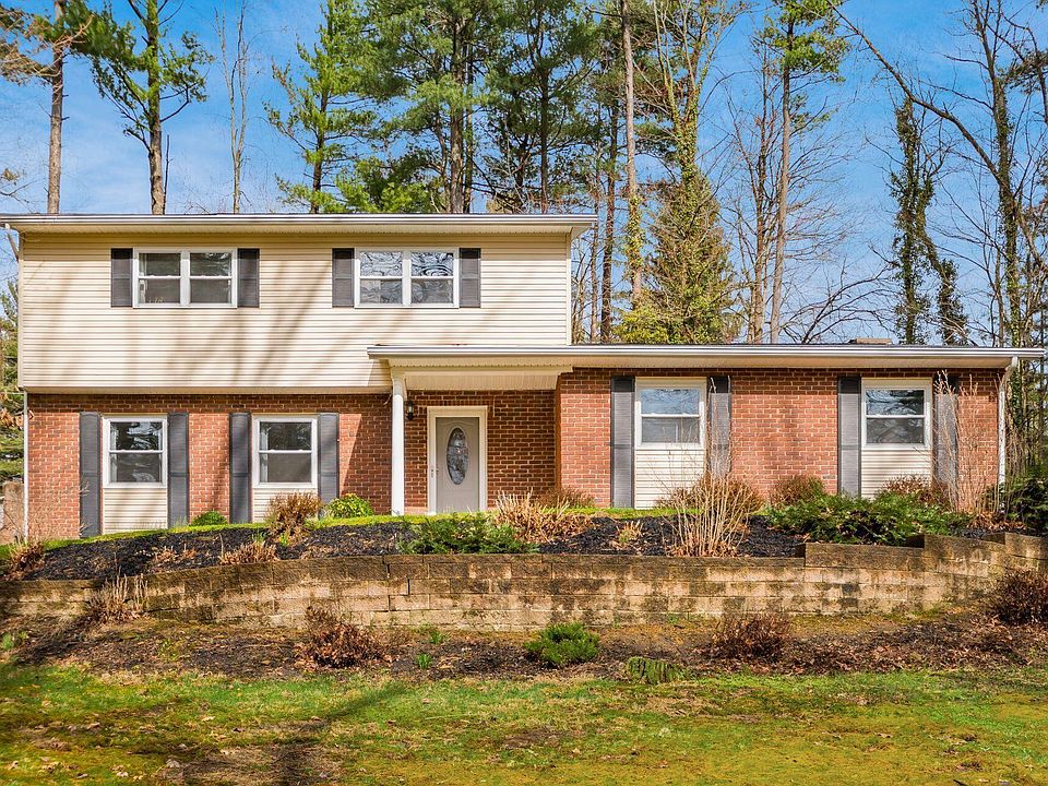 1st image of 158 Pinetree Dr