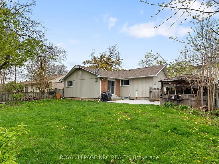 51 Jacobson Ave #LOWER — Photo 17
