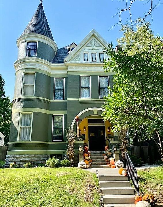1st image of 673 Elsmere Park