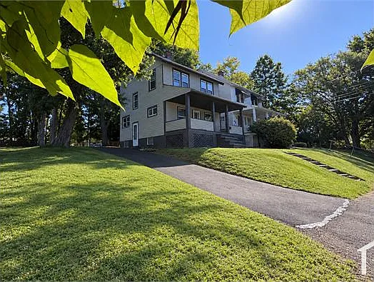 3 bed, 1152 sqft, $2,200 — Photo 2