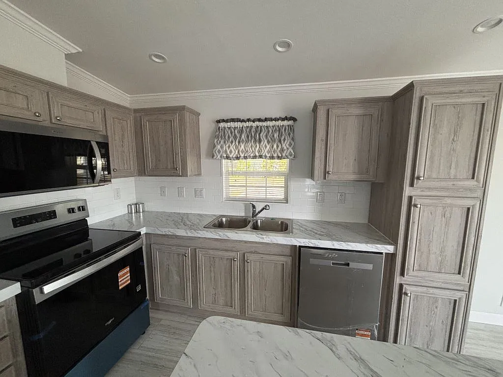 3 bed, 2.0 bath, 1355 sqft, $1,399 — Photo 2