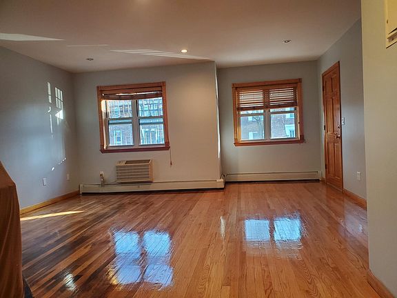 2nd image of 16309 65th Ave Floor 1